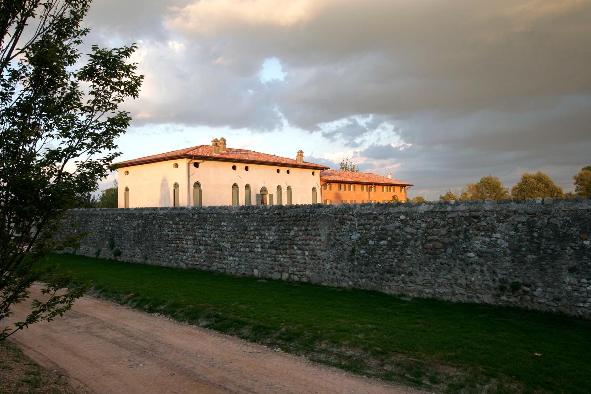Relais Corte Guastalla Apartments Sona Buitenkant foto