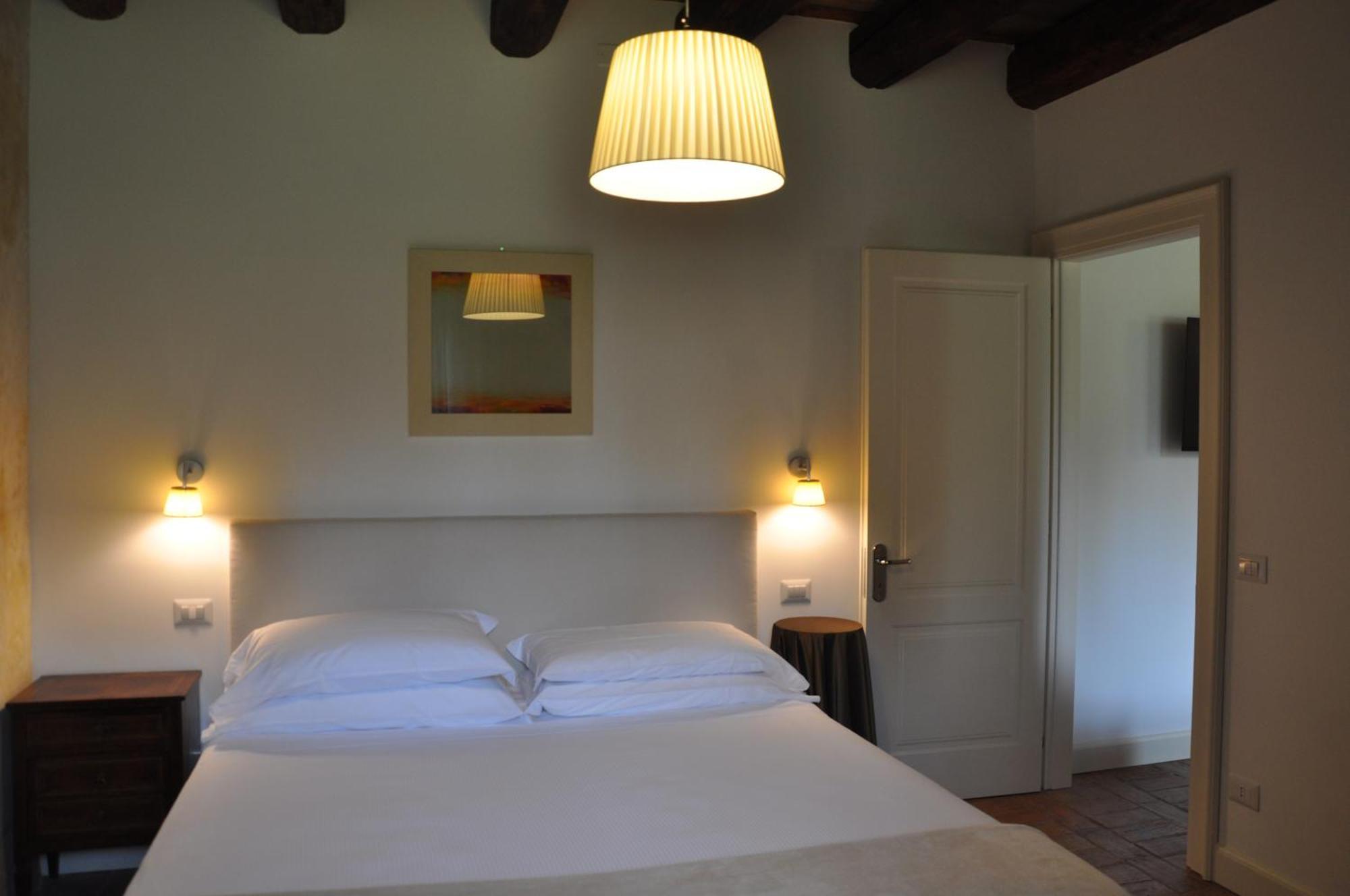 Relais Corte Guastalla Apartments Sona Buitenkant foto